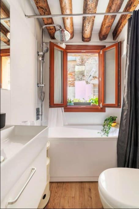 Ca 3 Leoni - Romantic House In The Heart Of Velence Kültér fotó